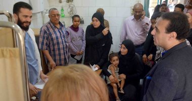 صور.. نائب محافظ الأقصر يتفقد مستشفى البياضية وتطوير المدارس والطرق 
