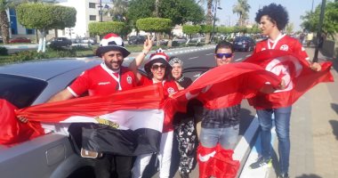 شاهد.. طوابير الجماهير أمام بوابات ملعب "السويس" قبل مباراة تونس وأنجولا 