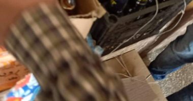 ضبط عاطل بـ400 زجاجة خمور بشبين القناطر