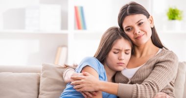 لو خايفة عليها اعرفى إزاى تكسبيها.. نصائح للتعامل مع ابنتك المراهقة