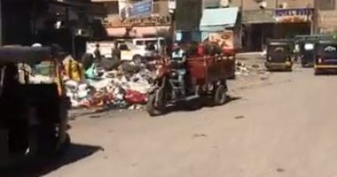 قارئ يشكو من سير سيارات عكس الاتجاه و تراكم القمامة امام سنترال الوراق