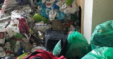 دى أخرة الإيجار .. سيدة تفاجأ بتلال قمامة بمنزلها المستأجر.. صور