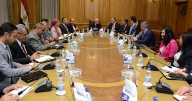 الاتفاق على تعاون فى تدوير المخلفات بلقاء "العصار" ومبعوث رئيس وزراء بريطانيا