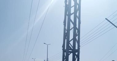صور.. إحلال وتجديد خطوط الأبراج بأسوان الهوائية بأخرى أرضية