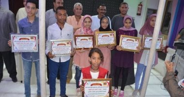 صور.. رئيس مدينة إسنا يشهد حفل لتكريم أوائل الشهادة الإعدادية