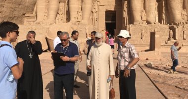 سفير الفاتيكان يزور المعالم الأثرية بأسوان ويتفقد كنائس كوم إمبو