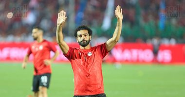 شاهد.. محمد صلاح يحيى الجماهير بعد توديع الفراعنة أمم أفريقيا