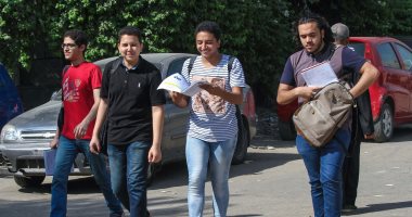 "كيمياء" سهلة و"جغرافيا" بلا عقبات فى الثانوية العامة.. "التعليم" تضبط الطلبة المسئولين عن تسريب أسئلة الامتحانين إلكترونيًا وتحيلهم للتحقيق.. و"الجغرافيا" مطابقة للنماذج الاسترشادية ومواصفات الامتحان