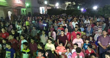 صور.. الالاف بنادي زفتي الرياضي بالغربية يقفون دقيقة حداد على أرواح الشهداء قبل مشاهدة المباراة 
