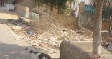 انتشار القمامة بحدائق القاهرة الجديدة بسبب عدم وجود عمال نظافة