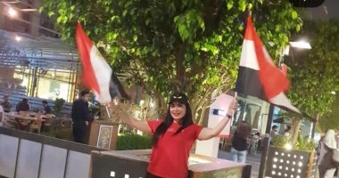 عبير صبري ترتدى تيشيرت منتخب مصر.. وتتابع  اللقاء عبر تايم سبورت 