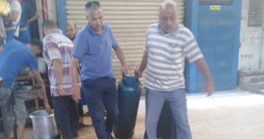 صور.. رفع الإشغالات وتجديد كشافات الإنارة بحى الزيتون شمال القاهرة