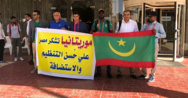 مشاهد من الجولة الأولى فى كان 2019.. لافتات الشكر تجتاح المدرجات.. مظهر حضارى للجماهير العربية.. معلول وساسى يشعلان مباراة تونس وأنجولا.. استبعاد لاعب الكاميرون بسبب أزمة القلب.. ورؤساء الدول يؤازرون منتخباتهم