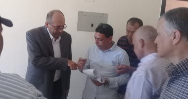 صور.. "إسكان شمال سيناء" تواصل تسليم الوحدات للمستحقين فى العريش