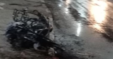صور.. تفحم دراجة بخارية وإصابة شخص بالطريق الدائرى فى أسيوط