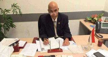 ضبط مضيف جوى بالمطار حاول تهريب هواتف "آيفون" بوضعها حول جسده
