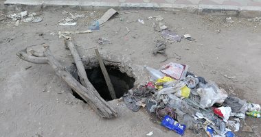 بالوعة مكشوفة أمام نادٍ بمنشية البكرى فى المحلة تهدد أرواح الأطفال.. صور