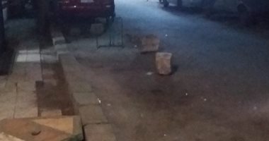 صور.. شكوى من اسخدام الأحجار فى حجز أماكن انتظار السيارات بروض الفرج