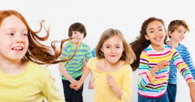 علشان تربيه صح.. 5 حاجات متمنعيش طفلك منها أبرزها الأسئلة والبكاء