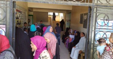 علاج 580 مواطن بقافلة طبية مجانية فى قرية القصر بالوادى الجديد 