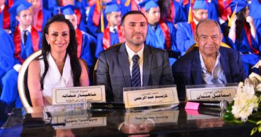 صور.. مدارس مصر للغات تحتفل بتخريج دفعة 2019 بمسرح الصوت والضوء