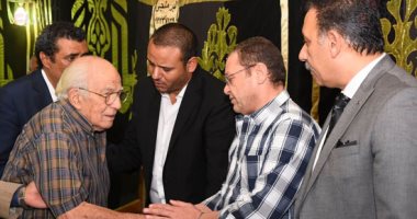 رشوان توفيق وخالد زكى وأبو عميرة أول الحاضرين فى عزاء المخرج محمد النجار