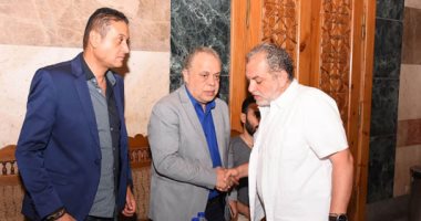 أشرف زكى وعمرو يوسف ومحمود قابيل ويسرى نصر الله فى عزاء المخرج محمد النجار