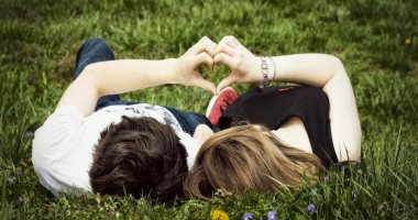 لو مش بتعرف تعبر عن حبك.. 4 نصائح هيحلولك المشكلة