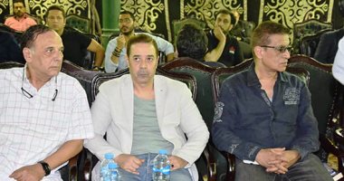 مدحت صالح والفيشاوى وبدير يقدمون واجب العزاء فى محمد النجار 