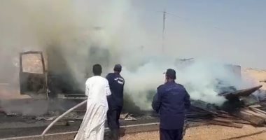 السيطرة على حريق سيارة نقل محملة بالأخشاب على طريق أسيوط الصحراوى الغربى 