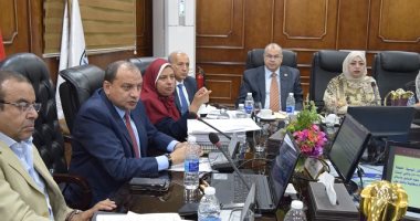 رئيس جامعة بني سويف : ايقاف التعامل النقدي نهائياً بوحدة السيارات واستبداله بالإلكترونى 