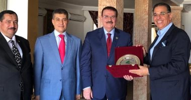 وفد نقابة المهندسين يلتقى السفير المصرى بتونس.. صور