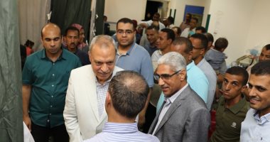 محافظ قنا ورئيس الجامعة يتابعان أعمال وفد طبى إنجليزى تخصص جراحات قلب الأطفال