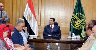محافظ القليوبية يناقش استعدادات تنفيذ مبادرة الكشف عن سرطان الثدى
