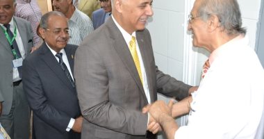 رئيس جامعة الإسكندرية يتفقد وحدة العناية المركزة للأطفال بمستشفى الشاطبى