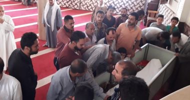 صور.. تشييع جنازة الفنان محمد أبو الوفا بمسقط رأسه فى الفيوم
