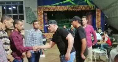 صور.. أحمد السقا فى عزاء محمد أبو الوفا بالفيوم