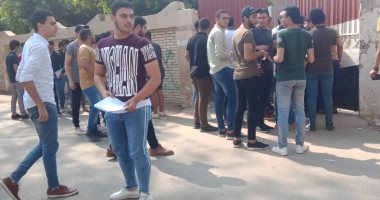 طلاب الثانوية بالقليوبية يشكون من ضيق الوقت فى امتحان التفاضل والتكامل