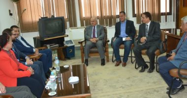 جامعة أسيوط تبحث طرح برنامج تعليمى مع أحد الجامعات الأجنبية فى مجال الزراعة