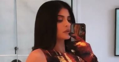 فيديو وصور..من أين انتقت كيلي جينر فستانها المثير للجدل؟.. سعره مفاجأة