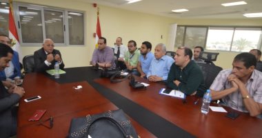 محافظ بورسعيد يجتمع بمديرى وحدات طب الأسرة استعدادا لتطبيق التأمين الصحى