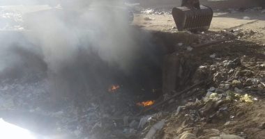 قارئ يشكو من حرق القمامة بمنطقة سماد أسوان