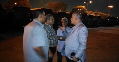 رئيس هيئة النقل العام بالقاهرة يشرف على خطوط نقل جماهير مباراة مصر وأوغندا