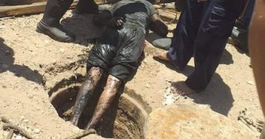 صور.. انتشال شخص حيا ومصرع آخر داخل بلاعة صرف صحى بأسيوط