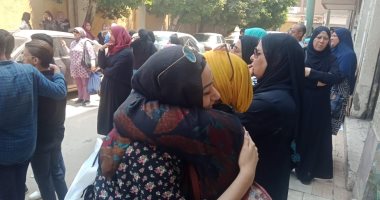 زغاريد وتمزيق مذكرات.. طلاب الثانوية العامة يحتفلون بنهاية الامتحانات
