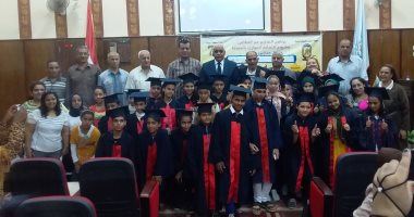 صور.. حفل تخريج طلاب الصف السادس الابتدائى بالمدارس الموازية فى أسيوط