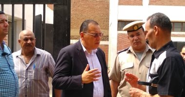 محافظ الشرقية يأمر بإزالة شادر لحوم مخالف خلال جولته فى بلبيس