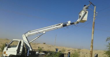 صور.. إنارة الطريق حول المقابر بقرية كومير بإسنا وتجميل حديقة بالطود