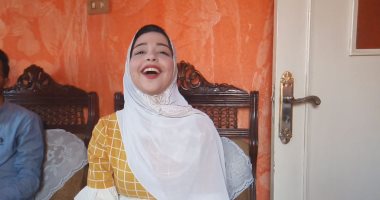 فيديو.. الأولى مكرر فى الدبلومات الفنية: "صحبتى صحتنى من النوم وبلغتنى بالنتيجة"