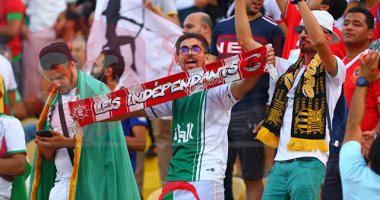 شاهد بعيون سوبر كورة مدرجات الجزائر تهنئ الأهلى بلقب الدورى بتلك الأغنية